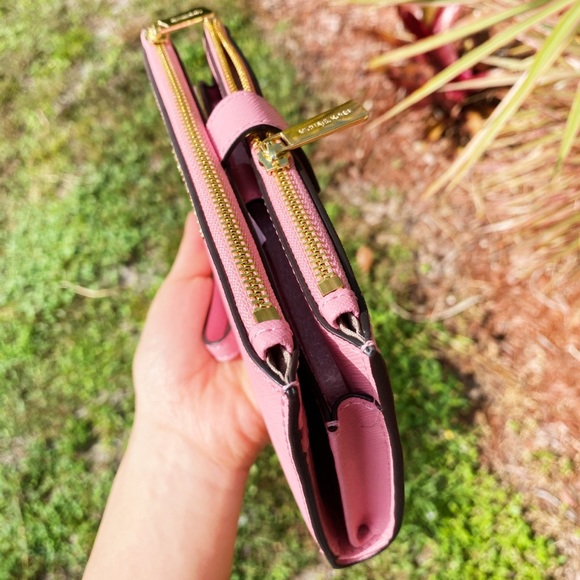 SALE‼️‼️ NWT Michael Kors Large Wallet - Picture 5 of 6